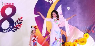 Học sinh Dubaipalace it com bắn cá, game bài, xổ số, live casino quốc tế tỏa sáng cùng mẹ trên sân khấu catwalk độc lạ
