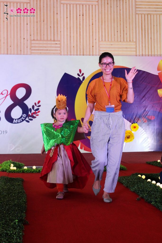  Học sinh Dubaipalace it com bắn cá, game bài, xổ số, live casino quốc tế tỏa sáng cùng mẹ trên sân khấu catwalk độc lạ