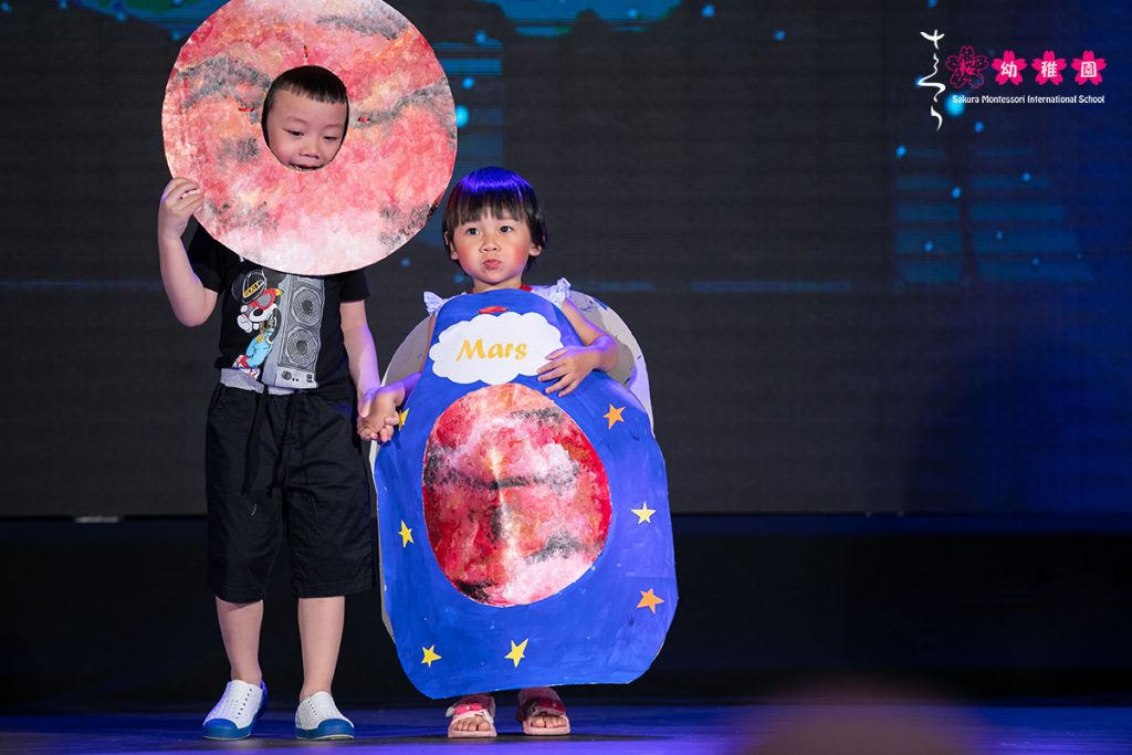 Vui “xê dịch” cùng các bạn nhỏ Dubai link moi Thụy Khuê tại Summer Concert