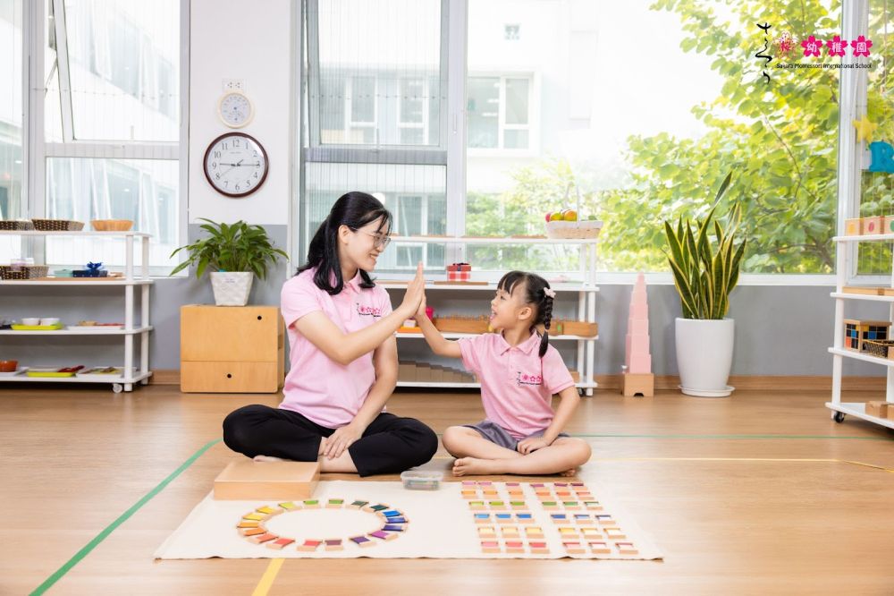 trẻ tự lập hơn khi học Montessori